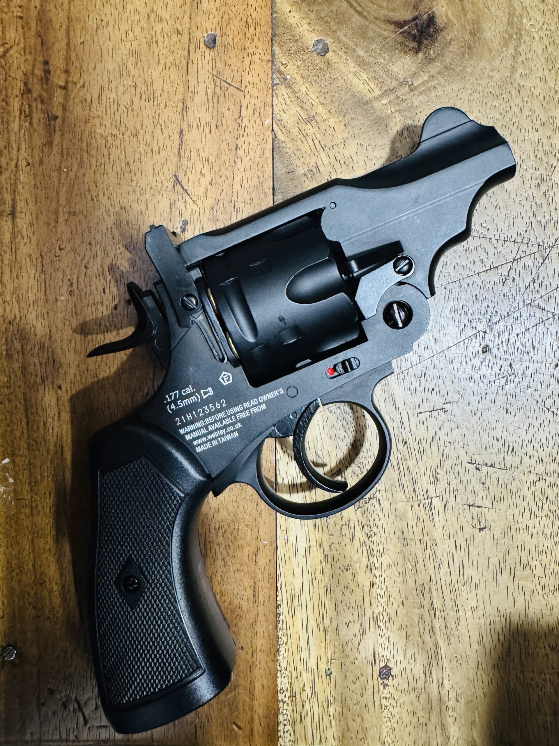 Webley MkVI .455 2.5 Inch CIVILIAN MODEL Co2 Pellet Air Revolver (.177) Cal - Image 2